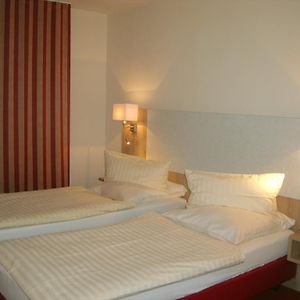 Standard Zimmer mit zwei Einzelbetten